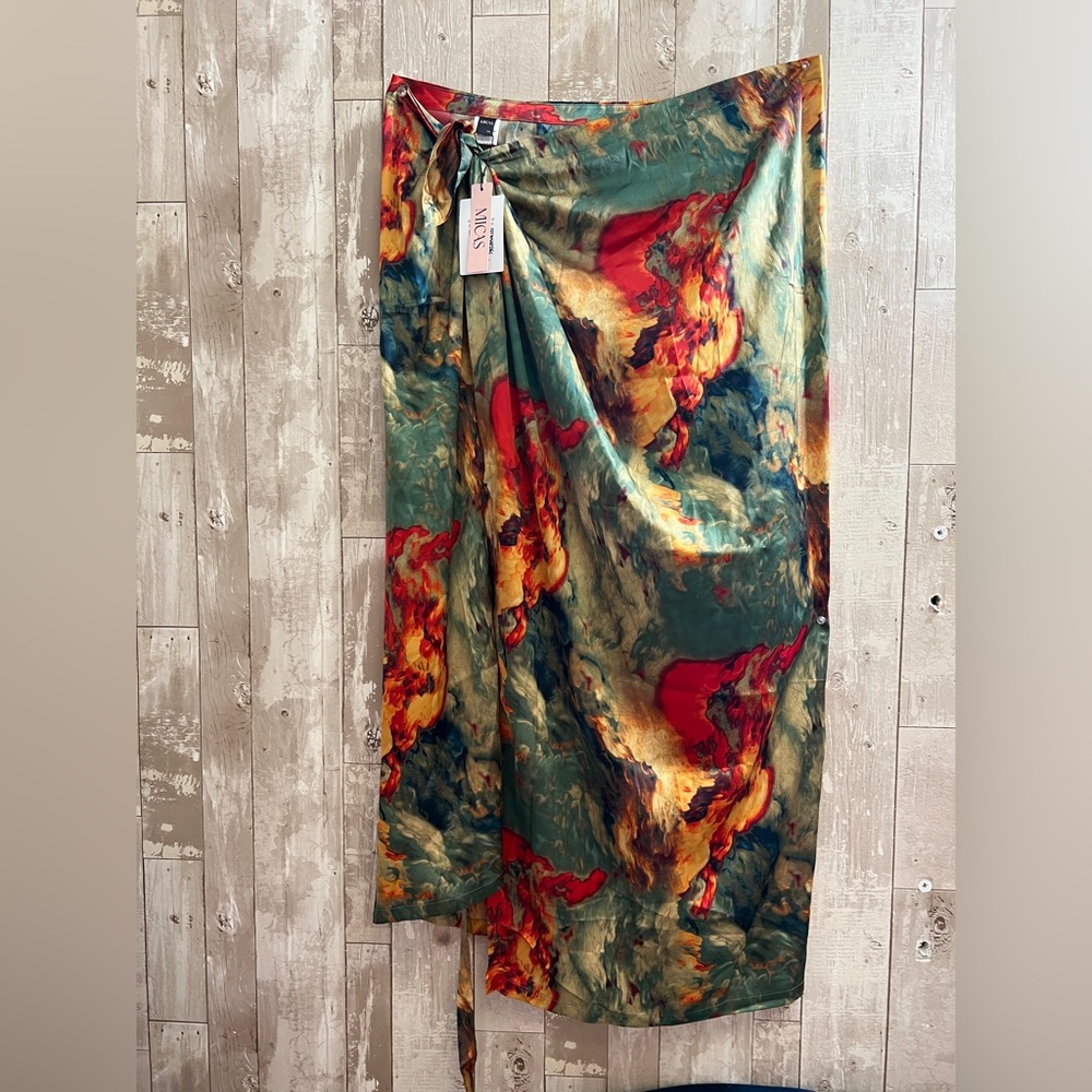 Micas Plus Size Abstract Print Satin Tie Front Skirt - Picture 13 of 15